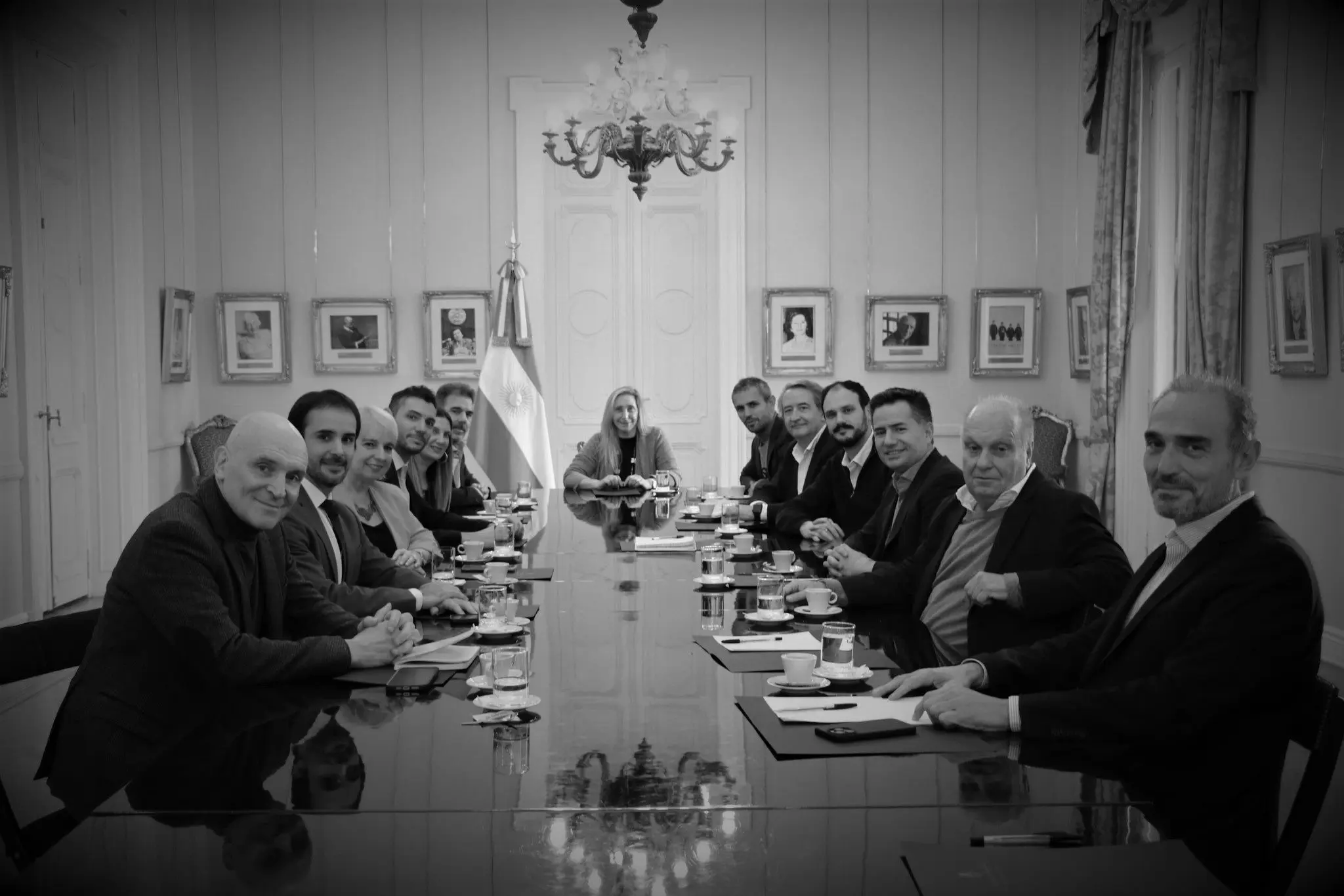 Karina Milei reunida en Casa Rosada con diputados nacionales de La Libertad Avanza y el PRO.