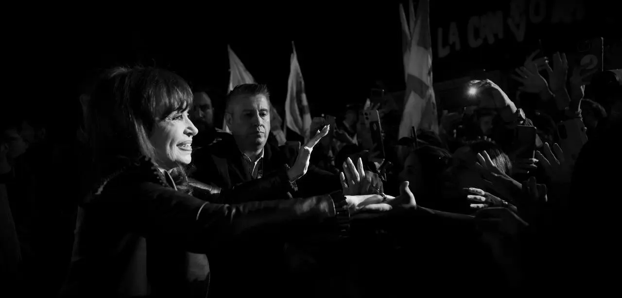 NOTICIAS ARGENTINAS BAIRES, JUNIO 8:El PJ ingresará mañana en una semana clave, ante la expectativa por un posible fallo de la Corte Suprema que ratifique la condena contra la ex presidenta Cristina Kirchner, a seis años de prisión e inhabilitación perpetua para ejercer cargos públicos por la causa Vialidad.FOTO NA:@CFKArgentina