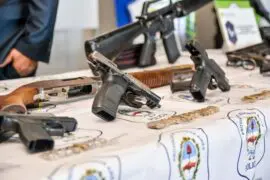 Ariel Sujarchuk presentó un proyecto para regular el acceso a armas de fuego en la provincia de Buenos Aires. Foto: Prensa Sujarchuk.