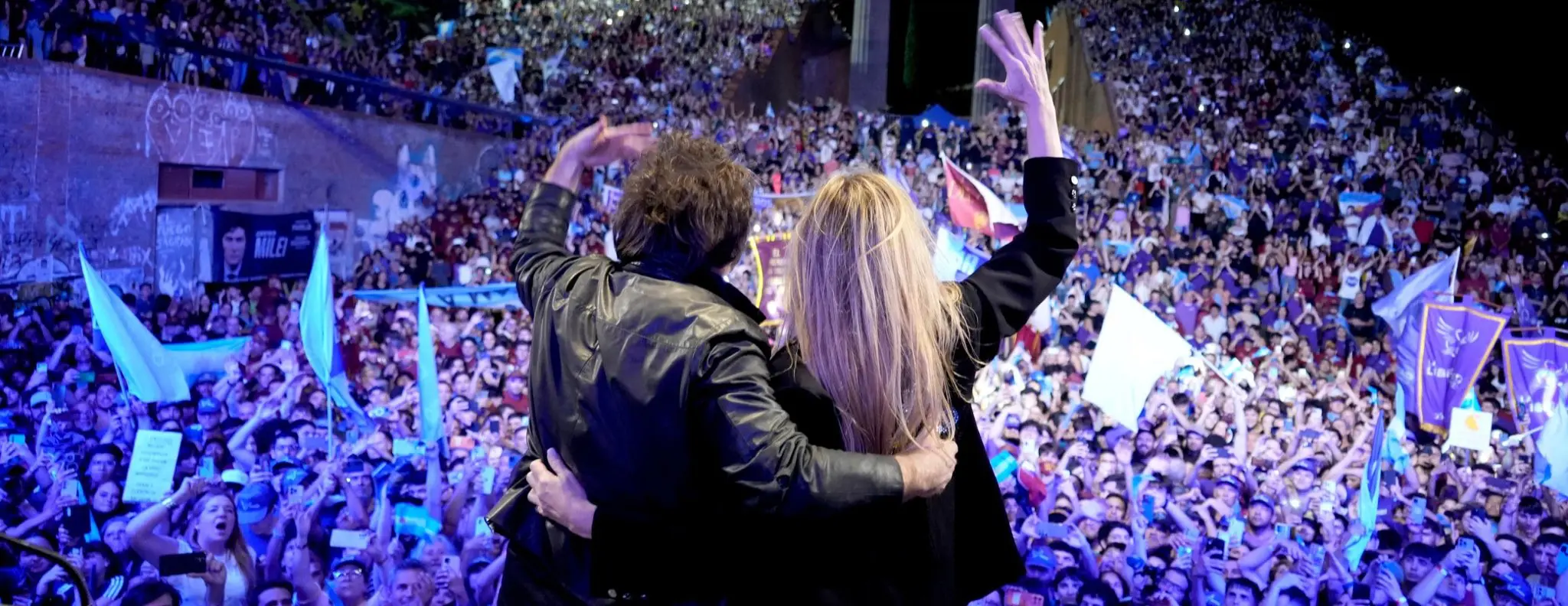 Javier y Karina Milei durante el cierre de campaña en Rosario. Foto: La Libertad Avanza.