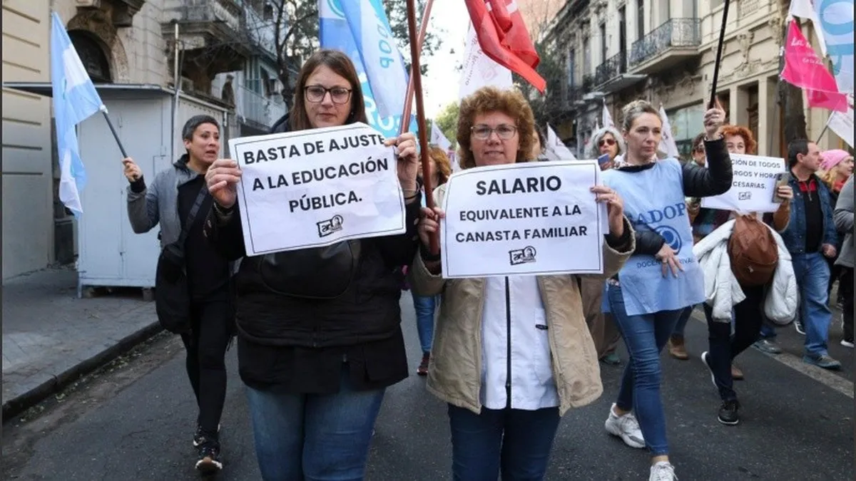 Paros de estatales y docentes en Santa Fe | Cenital