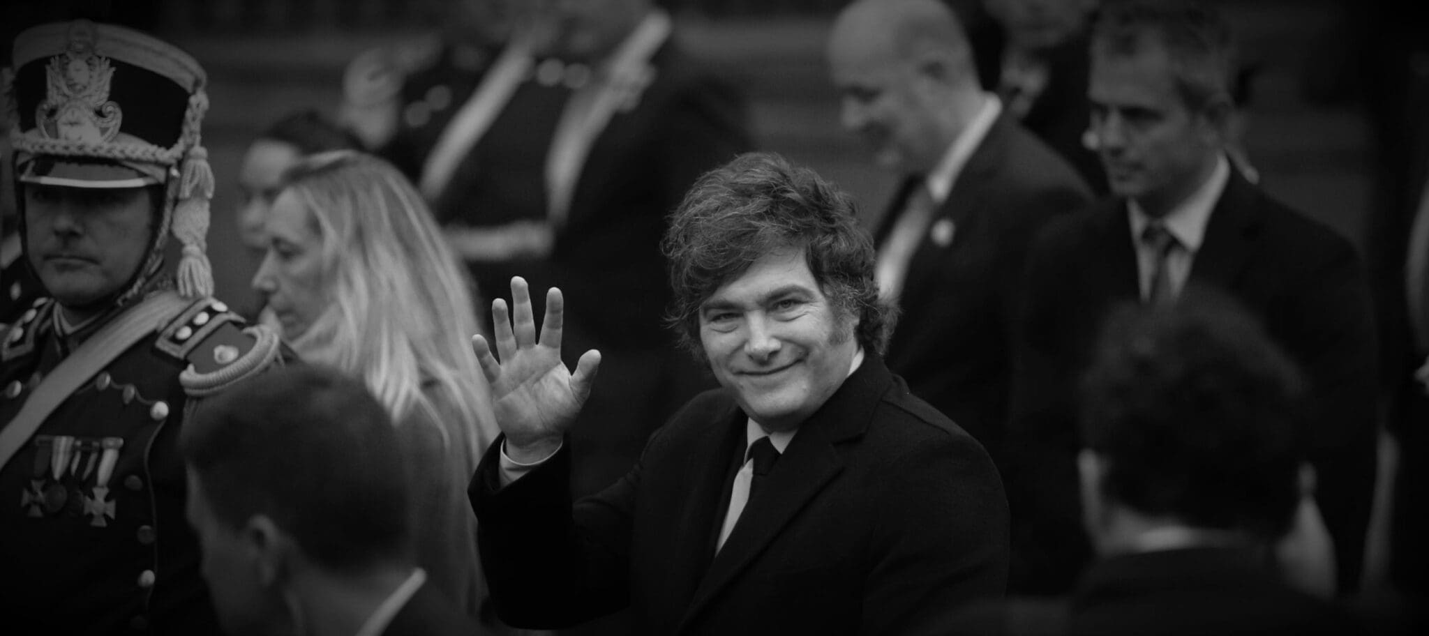NOTICIAS ARGENTINAS BAIRES MAYO 25 El presidente Javier Milei camina al tedeum que se realiza en la catedral metropolitana. FOTO NA DANIEL VIDES