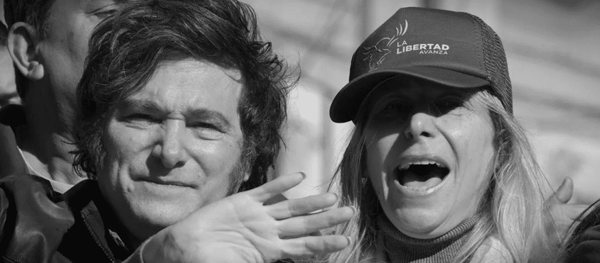 Karina y Javier Milei durante la recorrida por Lomas de Zamora, que terminó con incidentes.