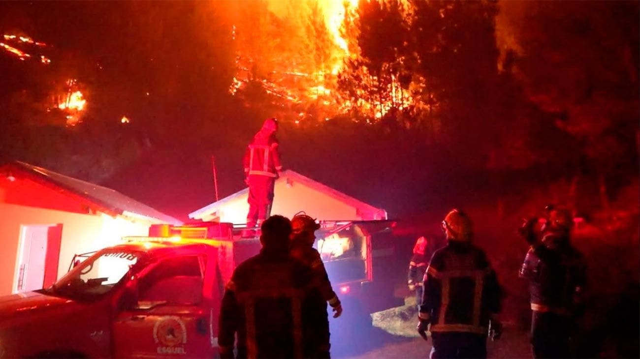 Evacúan Epuyén: avanza el fuego en la Patagonia | Cenital