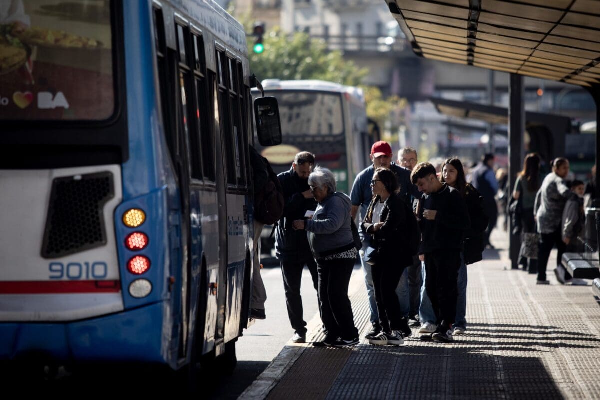 Caída del transporte público: la gente viaja menos