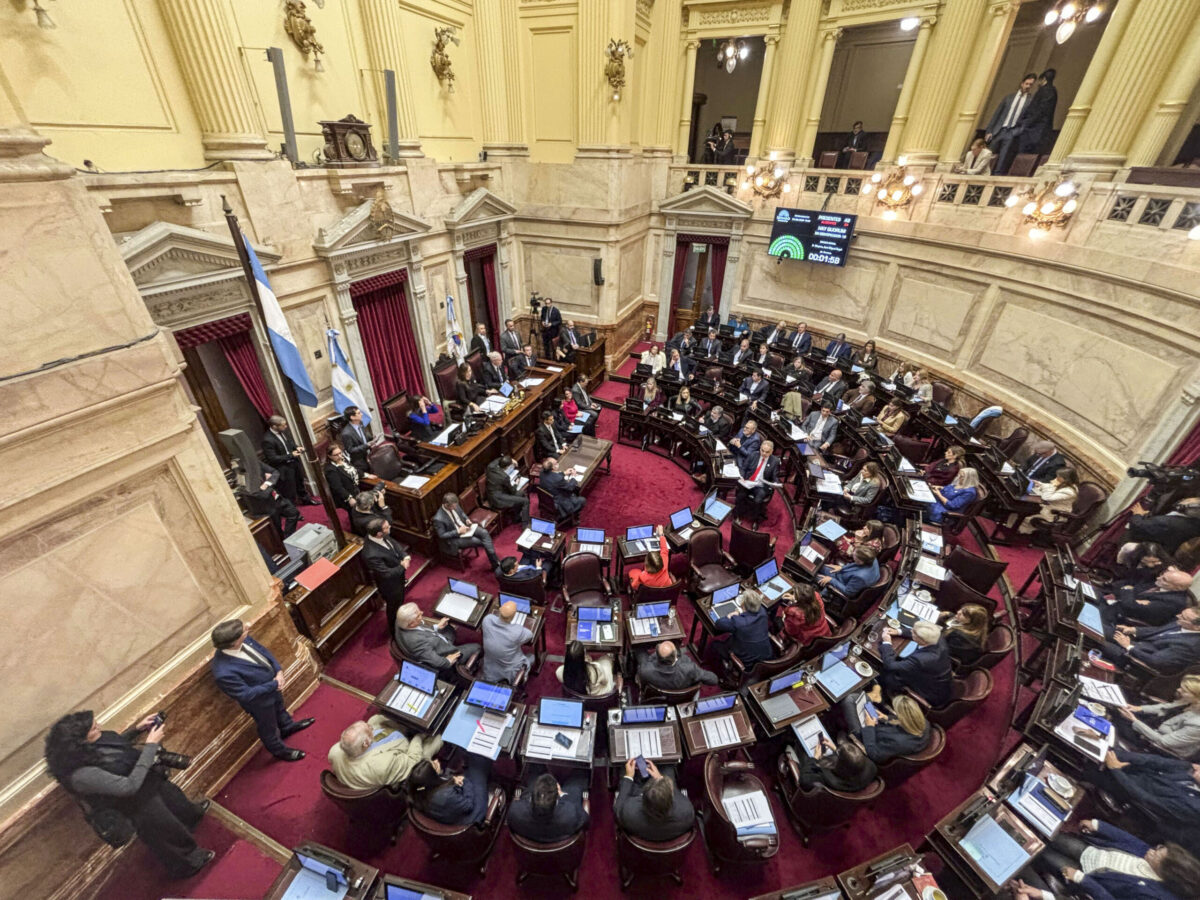 Milei debe presentar el Presupuesto mientras el Senado debate la reforma electoral