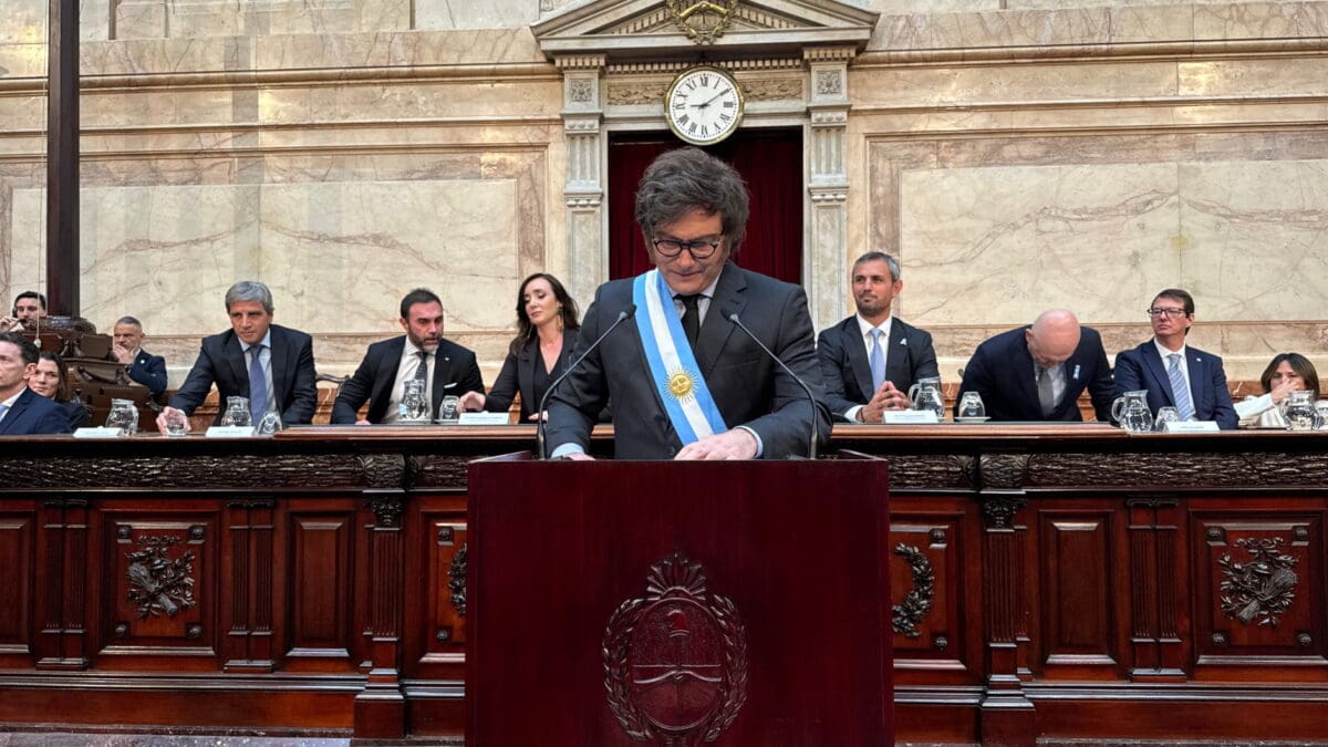 Milei les dará una clase de economía a sus diputados y senadores